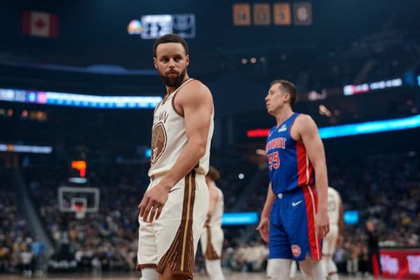 Stephen Curry Injury Update: Warriors Star Exits Game Against Pistons with Knee Soreness