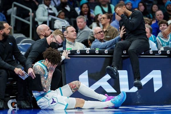 Charles Lee Takes Blame for 'Foolish' Sideline Collision with LaMelo Ball
