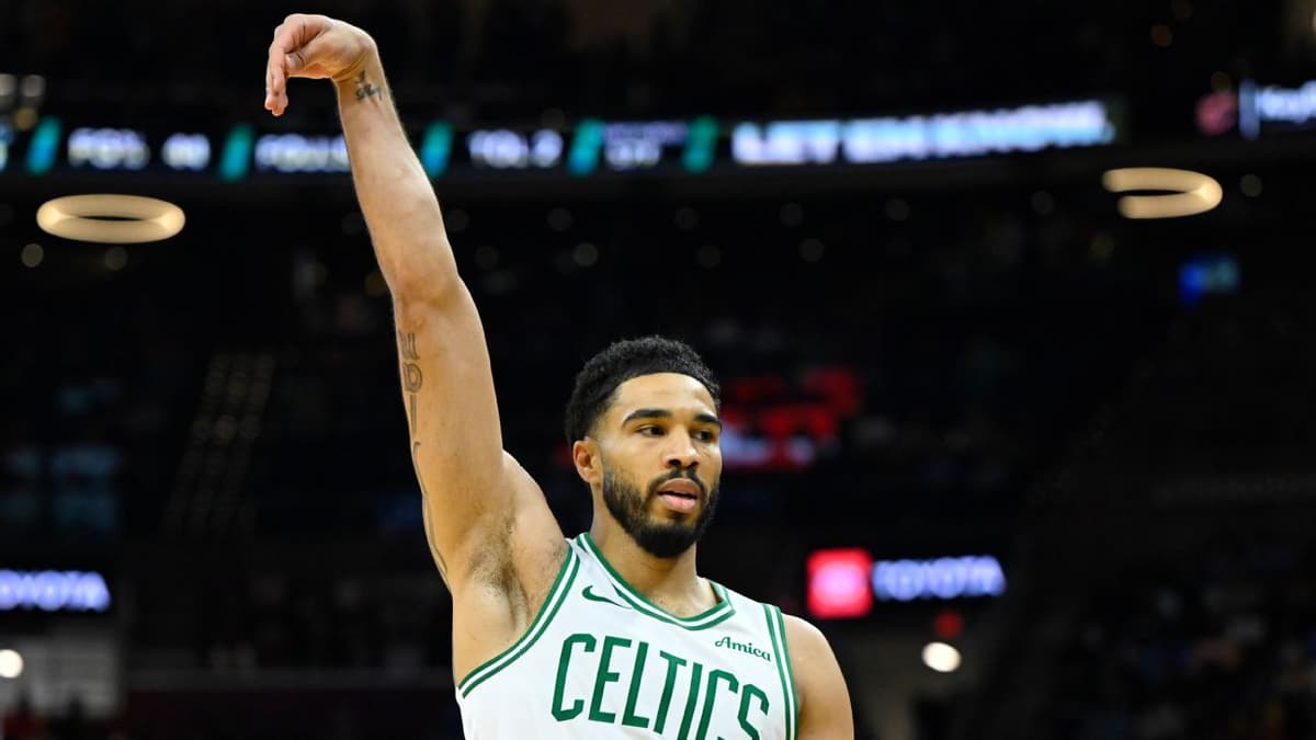 Jayson Tatum Scores 20 as Boston Celtics Edge Cleveland Cavaliers in Eastern Conference Clash