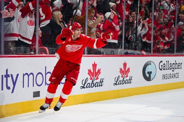 Patrick Kane Moves to Fourth All-Time Among U.S.-Born Goal Scorers in Red Wings Victory