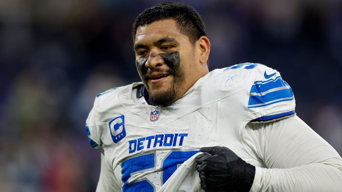 Lions Coach Dan Campbell Considers Moving Penei Sewell to Left Tackle for 2026 Season
