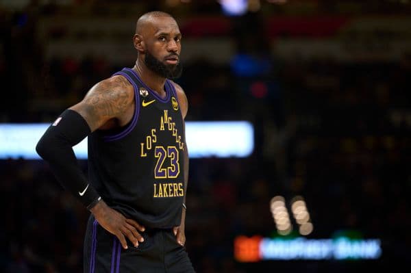 Lakers Rule LeBron James Out Against Thunder Due to Foot Soreness