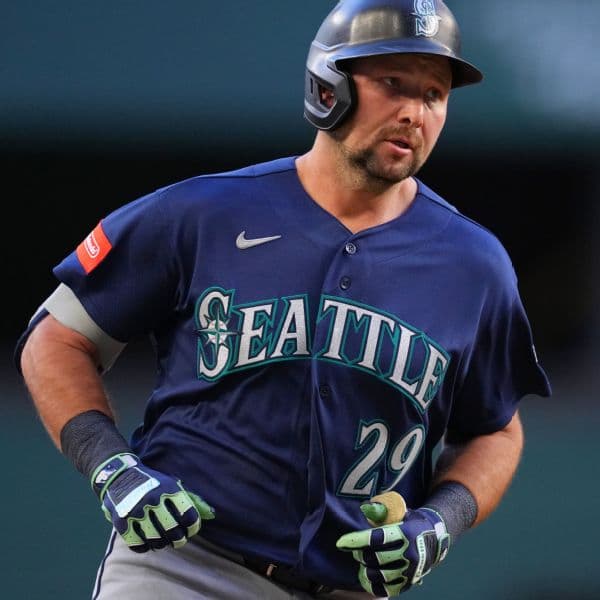 Cal Raleigh Hits First Home Run of Season Against Jacob deGrom