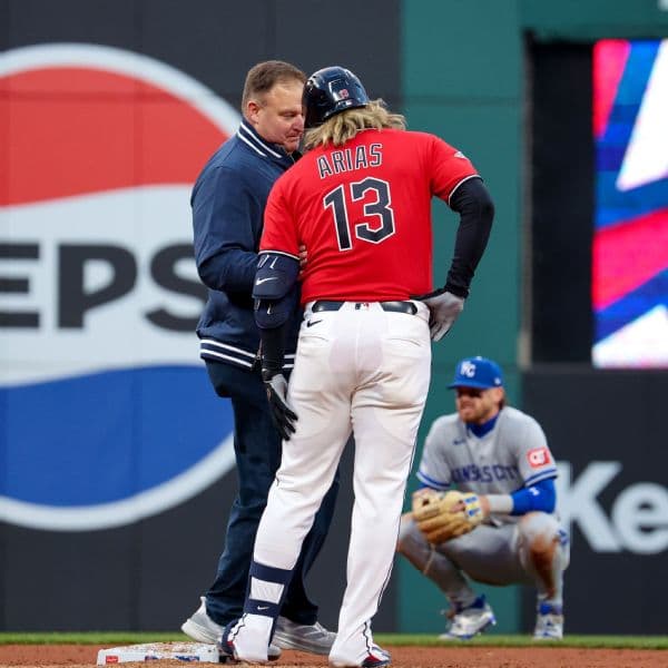 Gabriel Arias Injury: Cleveland Guardians Shortstop Exits with Hamstring Tightness