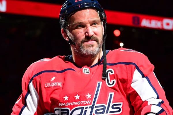 Alex Ovechkin Returns to Washington Capitals on 1-Year Deal for 22nd NHL Season