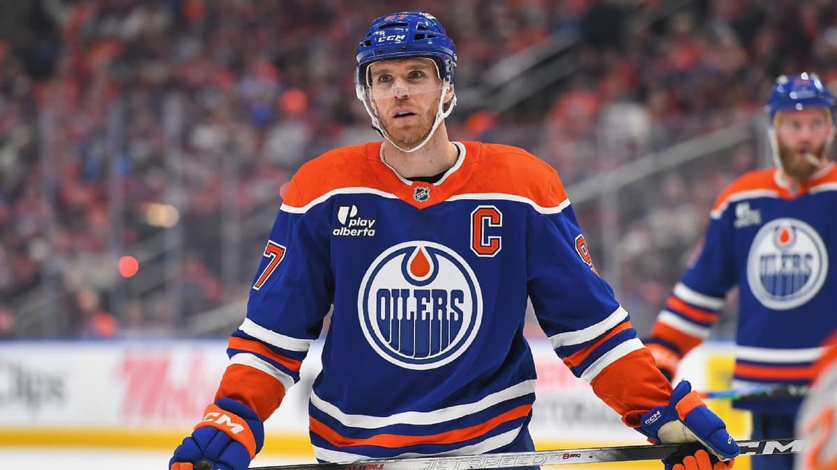 Connor McDavid Ties Wayne Gretzky with Historic 5th Ted Lindsay Award