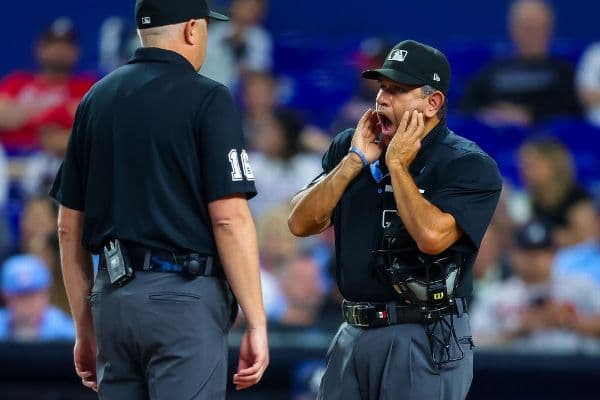 Umpire Alfonso Marquez Exits Braves-Marlins Game Following Foul Ball Injury
