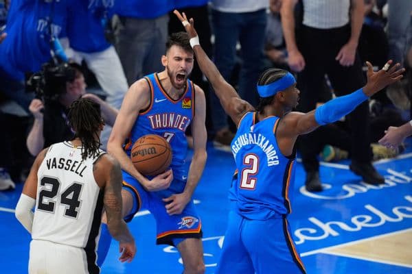Shai Gilgeous-Alexander Scores 30 as Thunder Even Series Against Spurs in Game 2