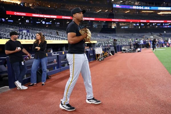 Pittsburgh Pirates Call Up Prospect Esmerlyn Valdez for MLB Debut Against Blue Jays