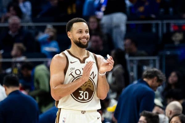 Stephen Curry Signs Massive 10-Year Endorsement Deal with Li-Ning