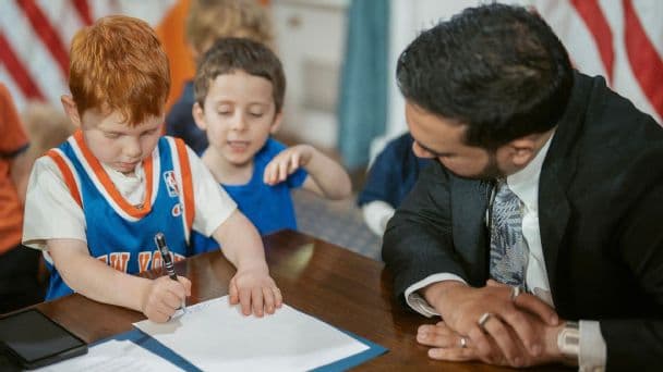 NYC Mayor Signs Executive Order Repealing Kids' Bedtimes for Knicks NBA Finals Run