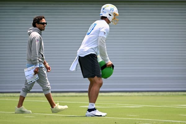 Justin Herbert Overhauling Footwork for Quicker Release in Mike McDaniel's New Offense