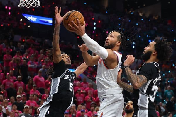 Jalen Brunson Scores 30 as Knicks Steal Game 1 in San Antonio