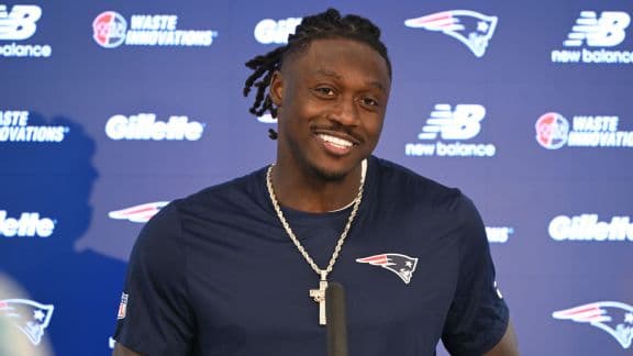 A.J. Brown and Randy Moss: The Shared Motivation Driving the Patriots' Newest Star