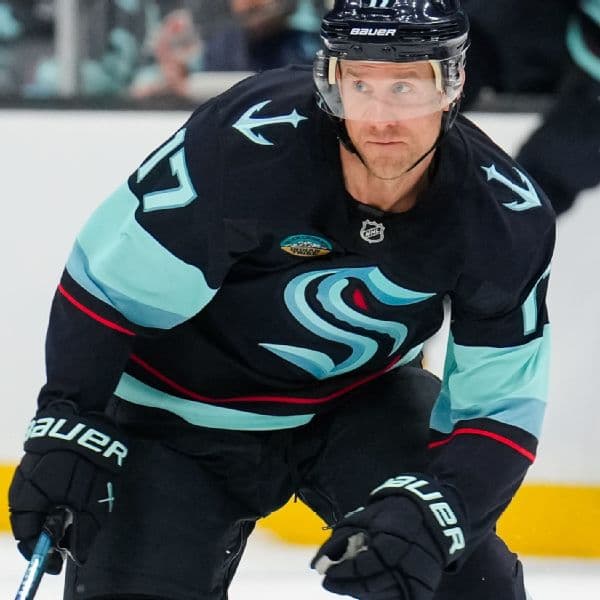 Colorado Avalanche Sign Veteran Forward Jaden Schwartz to Three-Year Deal